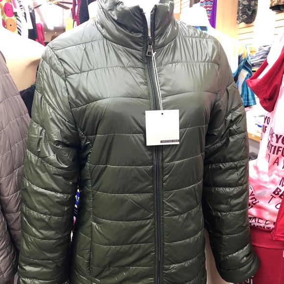 Clothes and Accessories - Picture 13 of 15